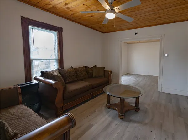 $179,900 | 584 East Avenue, Shelby, NY 14103
