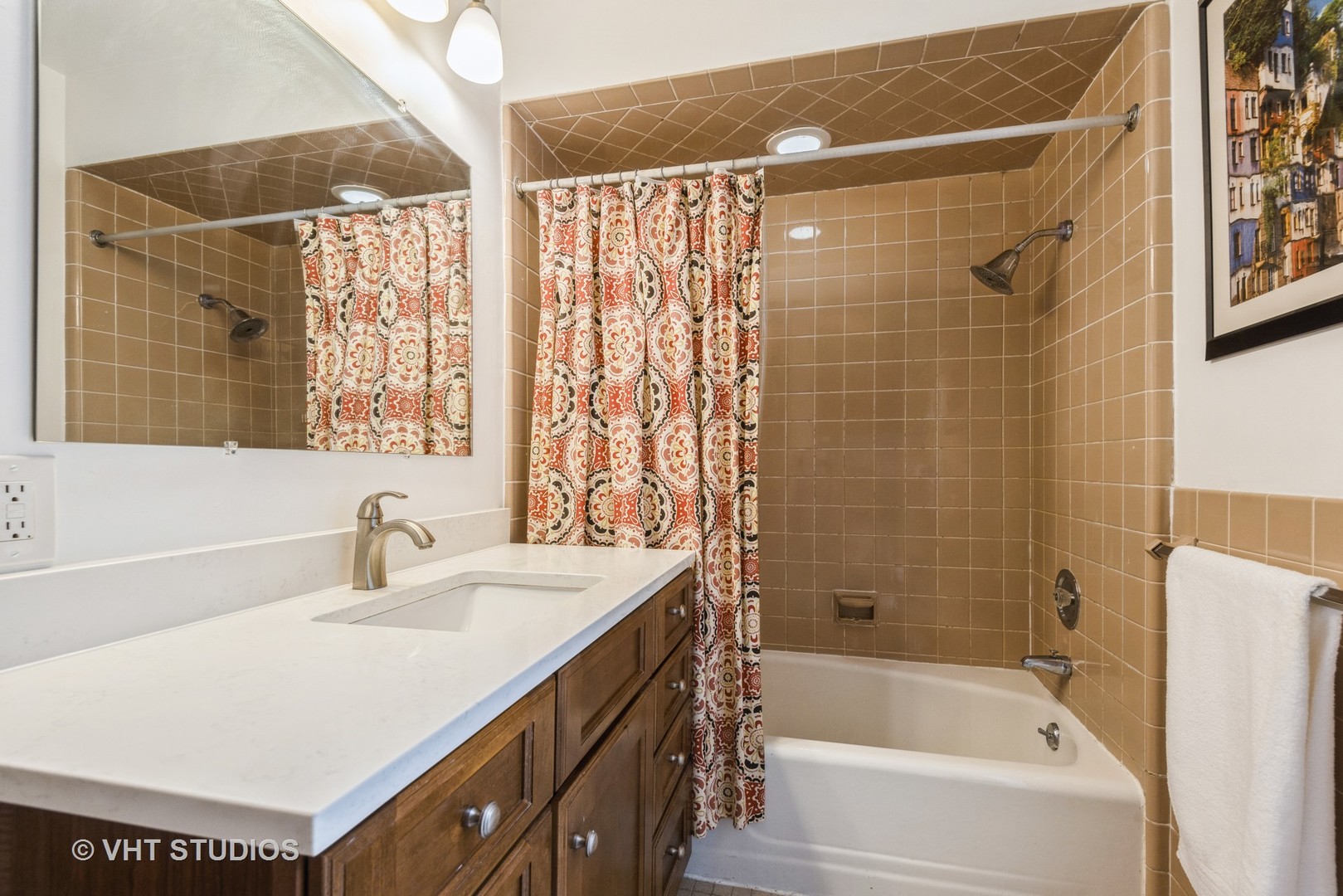 2415 Harrison Street Evanston, IL 60201 - Photo 28 of 42 a bathroom with a sink and a bathtub