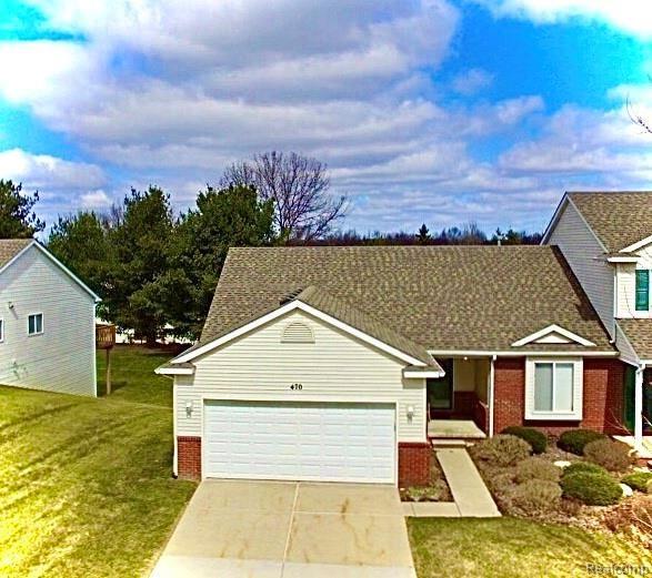 470 Hosta Howell, MI 48843 - Photo 4 of 32 End unit