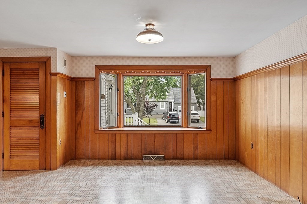 18 Beaver Park Danvers, MA 01923 - Photo 22 of 42 an empty room with windows and closet
