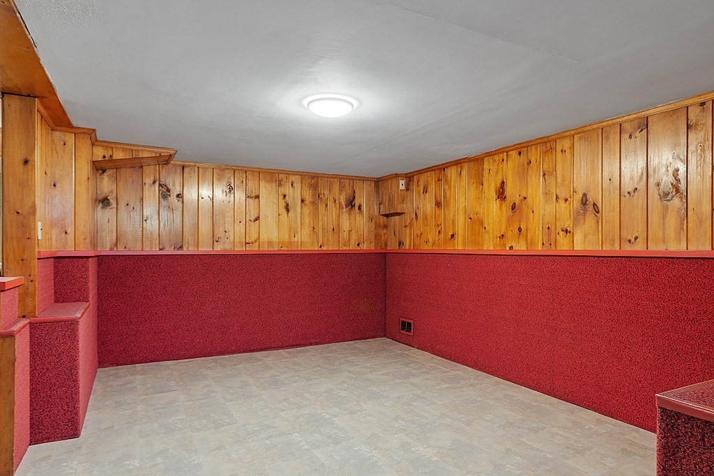 18 Beaver Park Danvers, MA 01923 - Photo 39 of 42 a room with furniture and a window