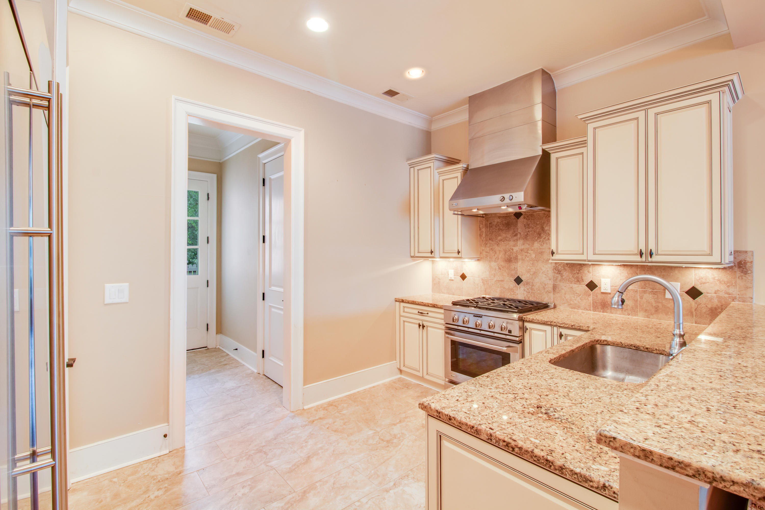 1633 Grey Marsh Road Mount Pleasant, SC 29466 - Photo 12 of 41 Kitchen