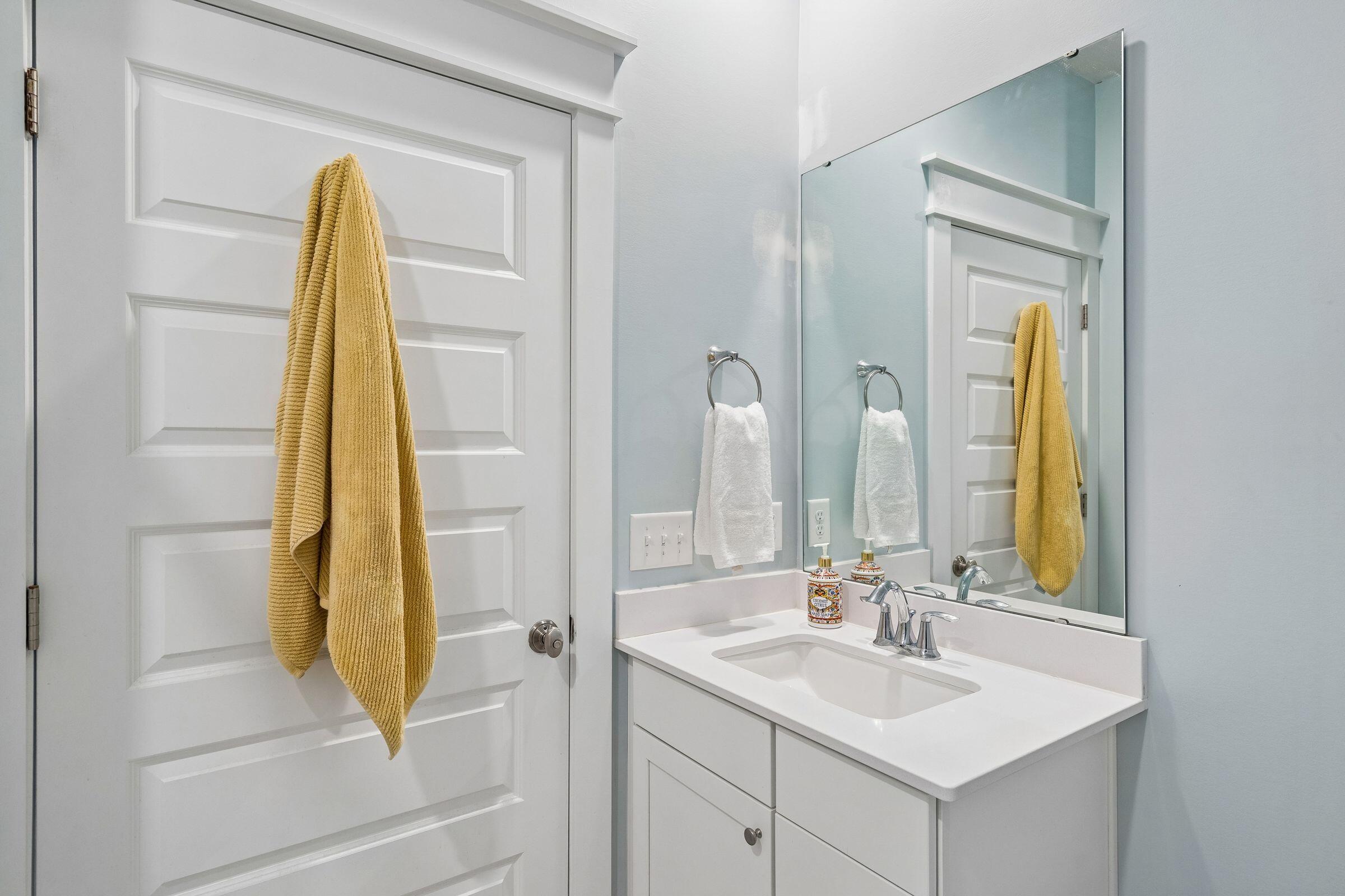 1570 Hancock St Mount Mount Pleasant, SC 29464 - Photo 33 of 47 Hall Bathroom
