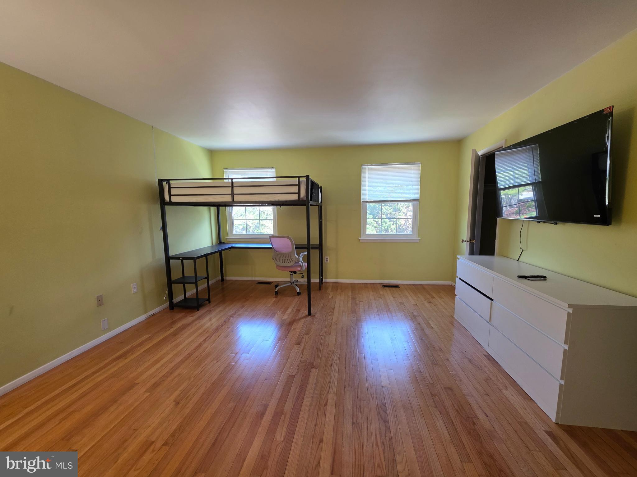 10 Casey Court Baltimore, MD 21228 - Photo 23 of 28 a living room with furniture and a flat screen tv