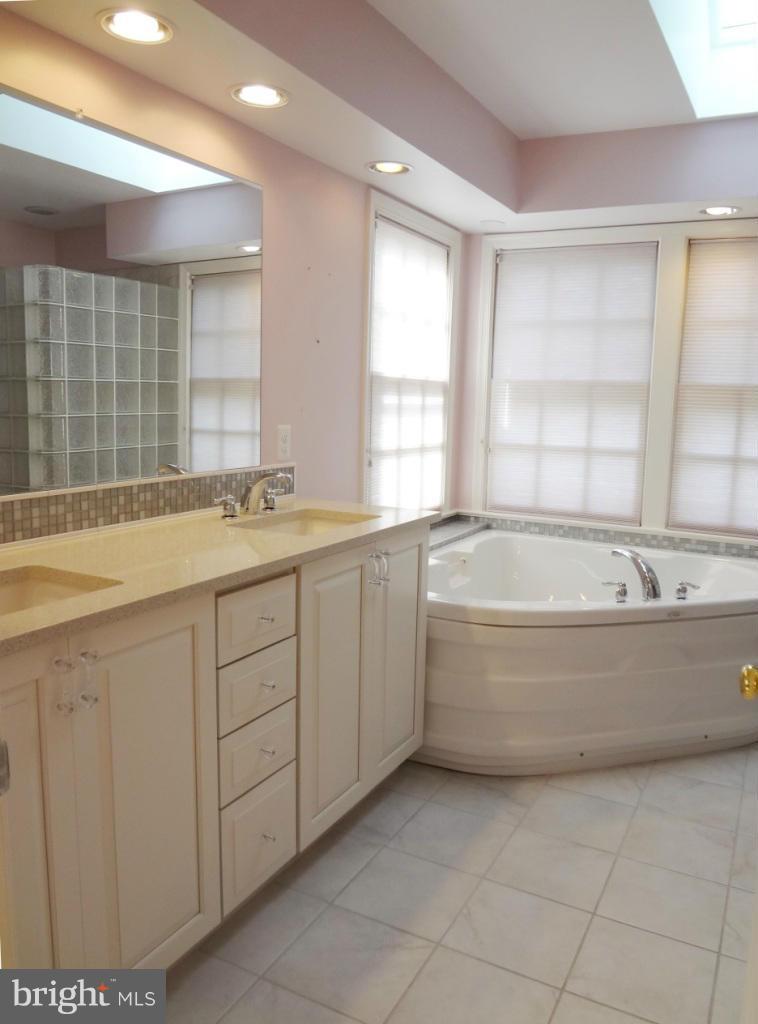 2374 McKenzie Road Ellicott City, MD 21042 - Photo 17 of 30 Bath (Master)