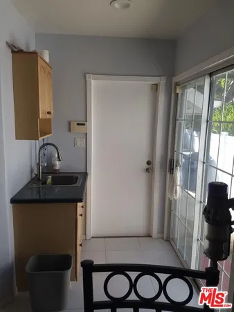 a view of entryway with livingroom