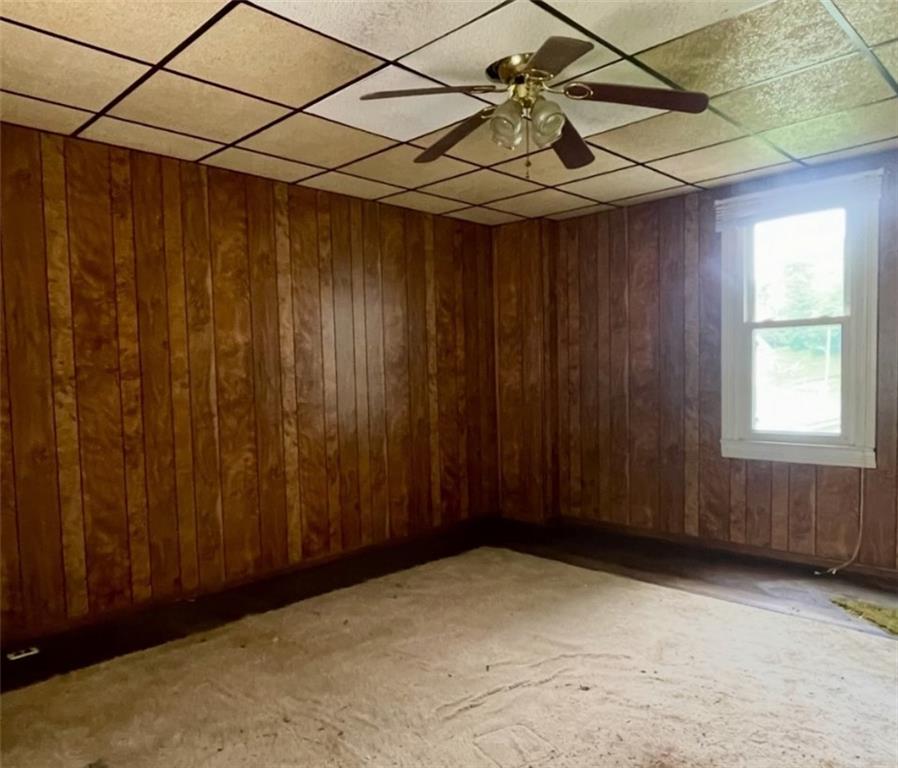 404 North 10th Street Apollo, PA 15613 - Photo 4 of 7 a view of a garage