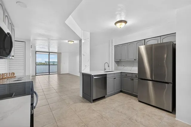 $245,000 | 117 Lake Emerald Drive, Unit 408, Oakland Park, FL 33309