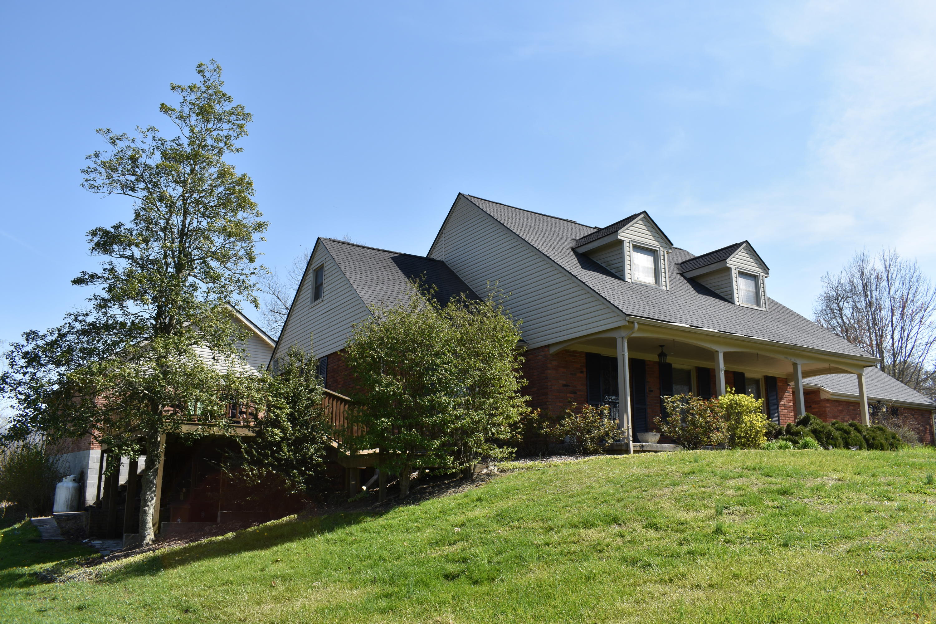 1 Sherwood Road Middlesboro, KY 40965 - Photo 2 of 39 DSC_0038