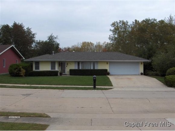 38 Holiday Road Springfield, IL 62702 - Photo 1 of 8