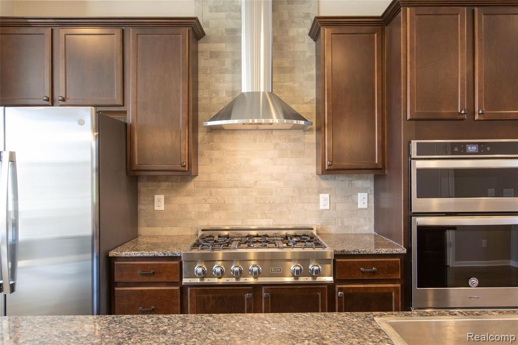 851 Barclay Circle Rochester Hills, MI 48307 - Photo 4 of 22