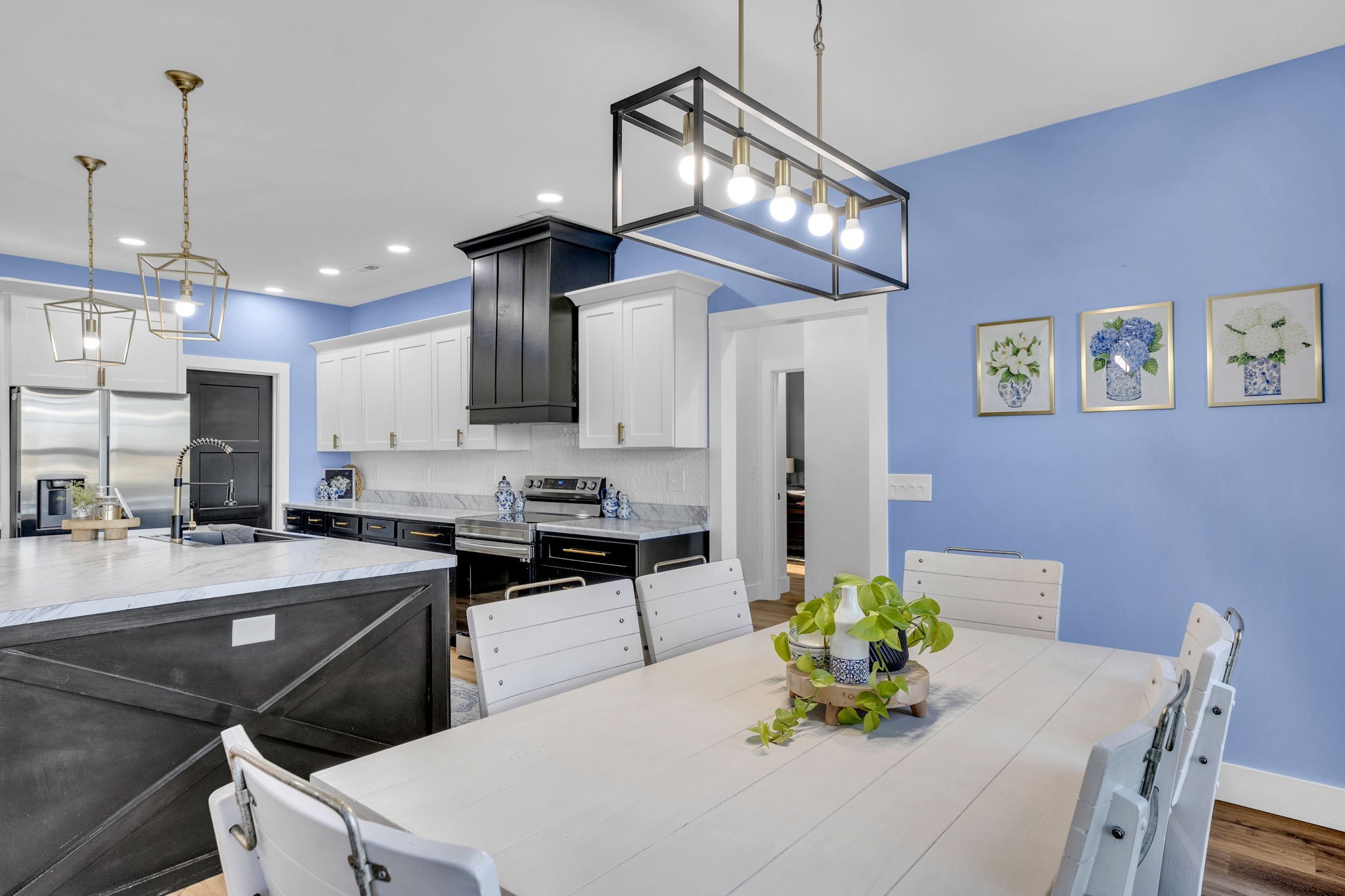 426 Maple Bend Road Winchester, TN 37398 - Photo 20 of 73 a kitchen with a table chairs stove and refrigerator
