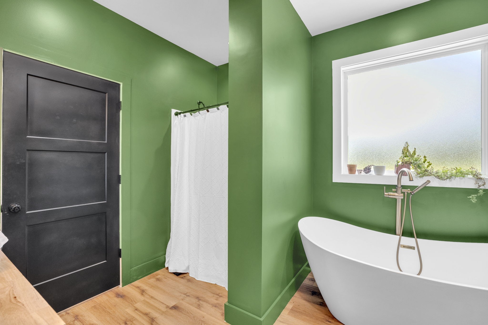 426 Maple Bend Road Winchester, TN 37398 - Photo 28 of 73 a bathroom with a sink and a bathtub