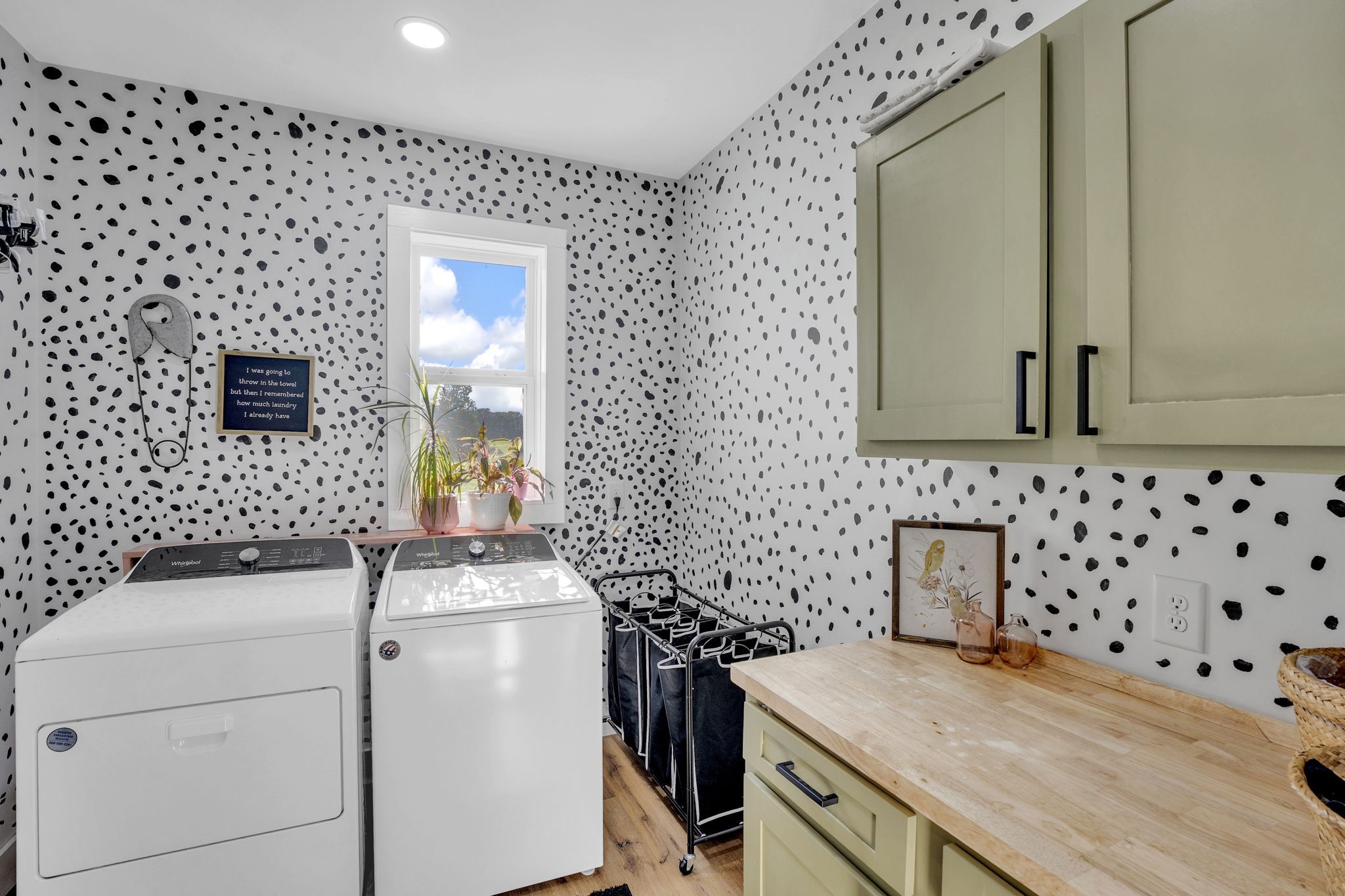 426 Maple Bend Road Winchester, TN 37398 - Photo 37 of 73 a bathroom with a sink a toilet and mirror