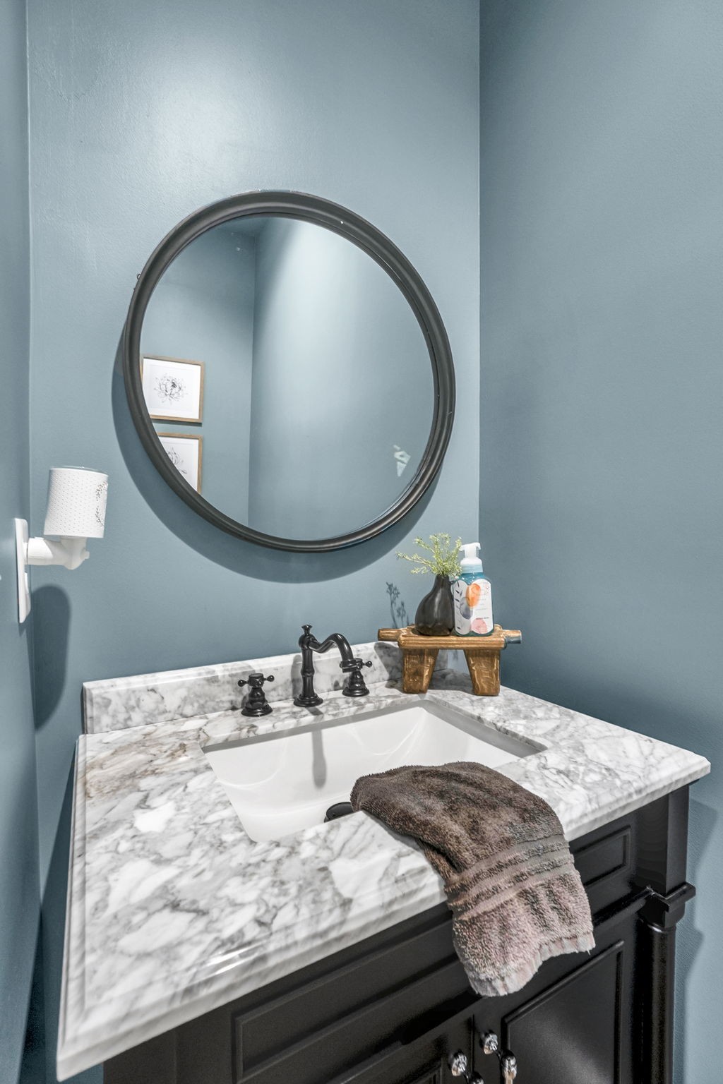 426 Maple Bend Road Winchester, TN 37398 - Photo 39 of 73 a bedroom with a bed and a mirror