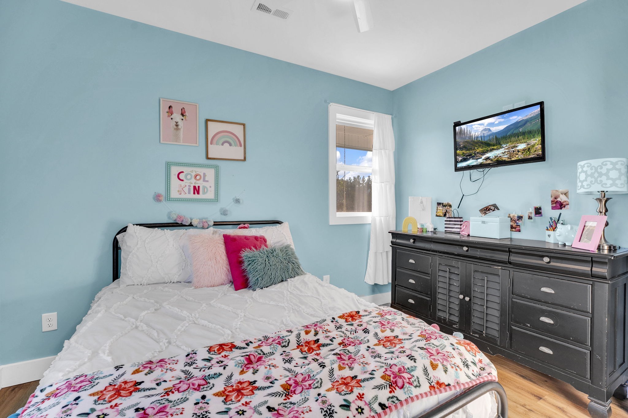 426 Maple Bend Road Winchester, TN 37398 - Photo 40 of 73 a bedroom with a bed and a dresser in it