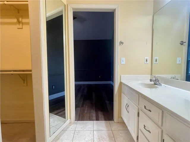 $290,000 | 1425 Northwest Birdseye Court, Blue Springs, MO 64015