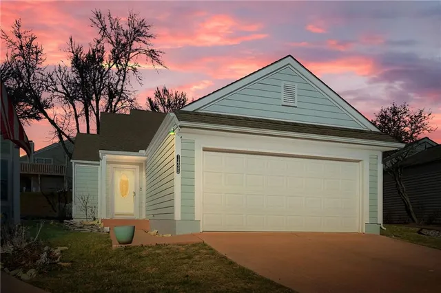 $290,000 | 1425 Northwest Birdseye Court, Blue Springs, MO 64015