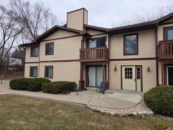 $135,000 | 215 Franklin Street, Unit G, Delavan, WI 53115