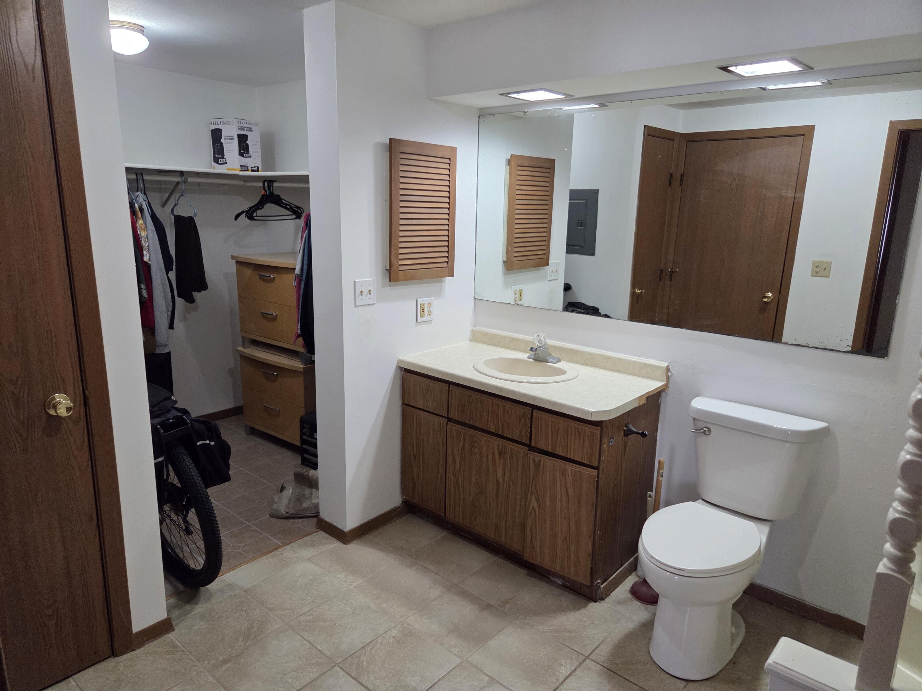 215 Franklin Street, Unit G Delavan, WI 53115 - Photo 10 of 13 1000014703