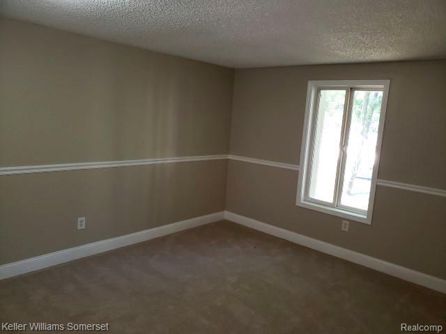2104 Highfield Road Waterford, MI 48329 - Photo 24 of 45 20190919_095926 (Small).jpg