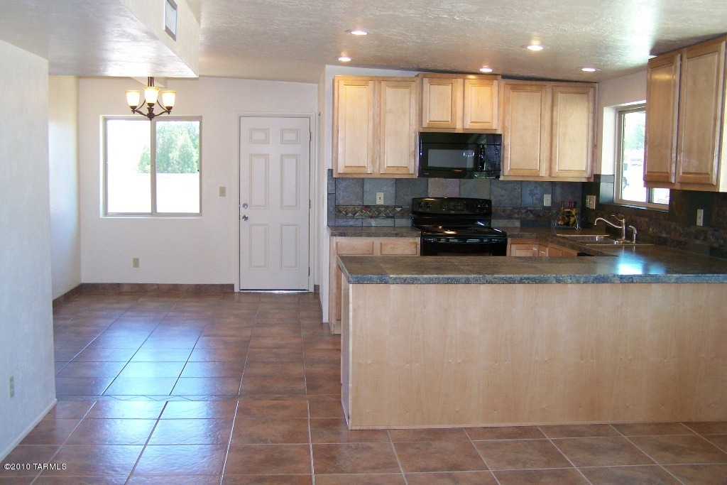 9373 East Stella Road Tucson, AZ 85730 - Photo 11 of 27 Gallery Image 11