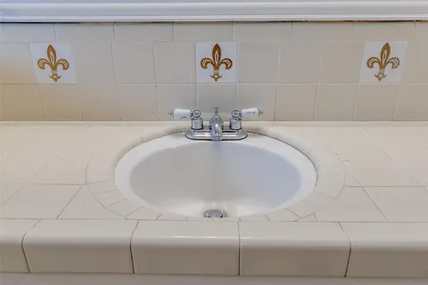 a close view of a bathtub in a bathroom