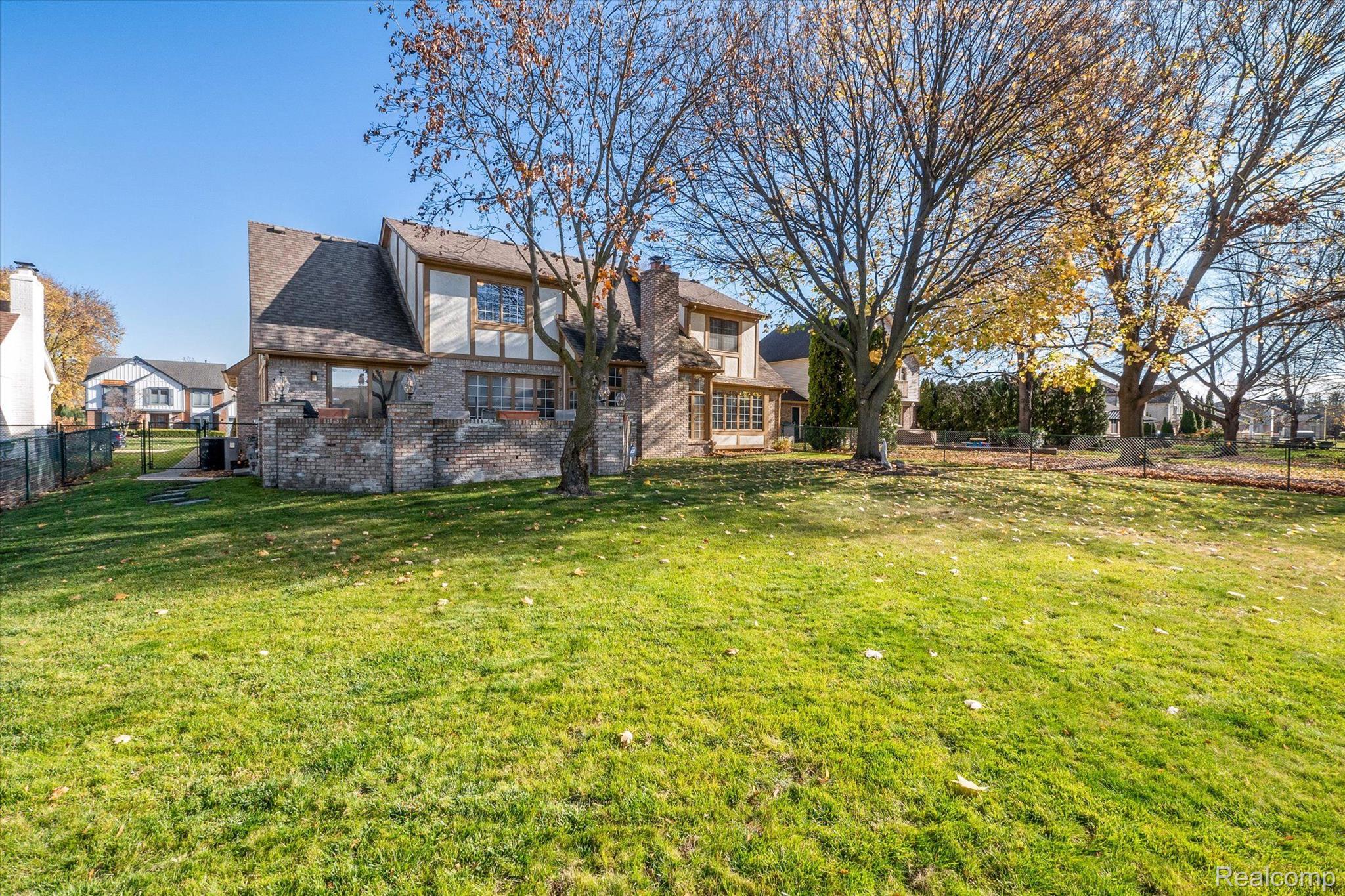 19403 Gill Road Livonia, MI 48152 - Photo 43 of 49