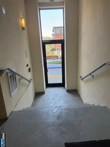 $400,000 | 100 Old Palisade Road, Unit L7, Fort Lee, NJ 07024