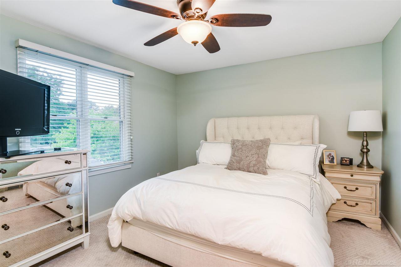 1684 Hawthorne Road Grosse Pointe Woods, MI 48236 - Photo 15 of 29