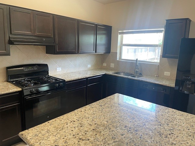 10201 Gertrudis Loop Austin, TX 78747 - Photo 6 of 24 Culinary delights await in this well-appointed kitchen, featuring a full suite of appliances and ample counter space.