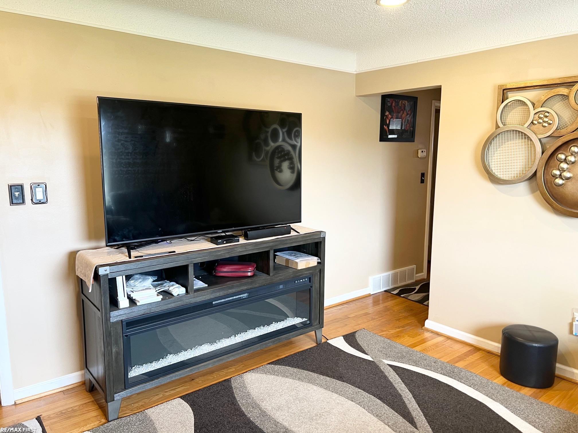 24834 Kelly Road Eastpointe, MI 48021 - Photo 7 of 15