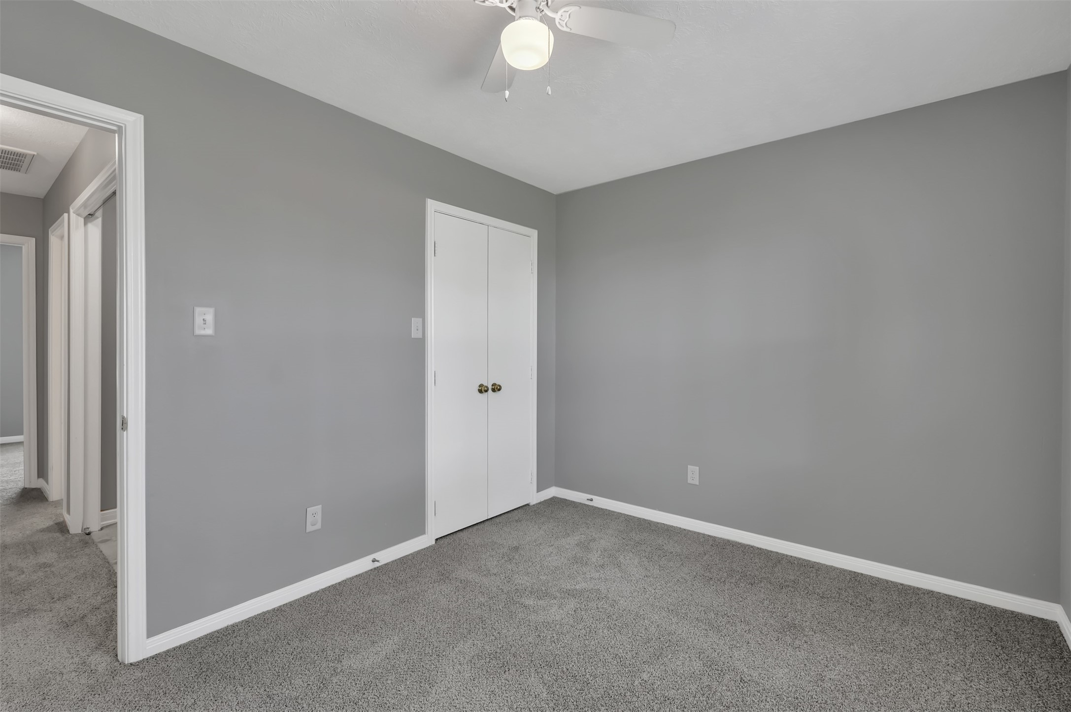 16245 Sun View Lane Conroe, TX 77302 - Photo 13 of 19 an empty room with wooden floor and windows