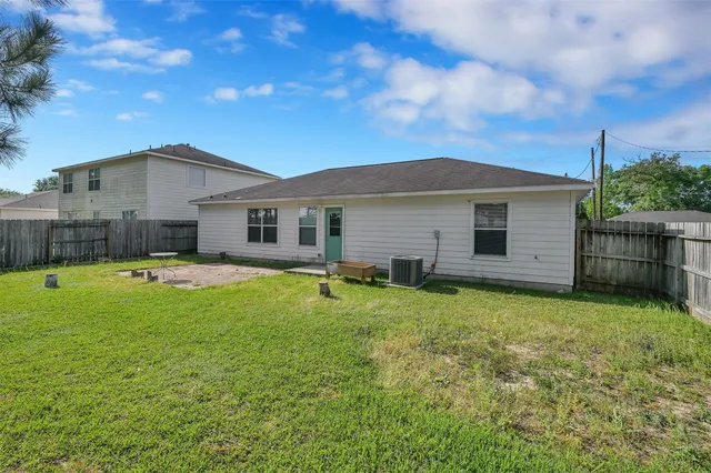 a view of a house with a backyard