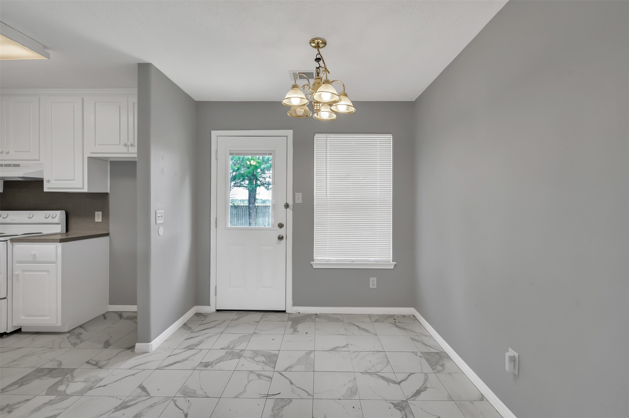 16245 Sun View Lane Conroe, TX 77302 - Photo 6 of 19 a view of an empty room with window