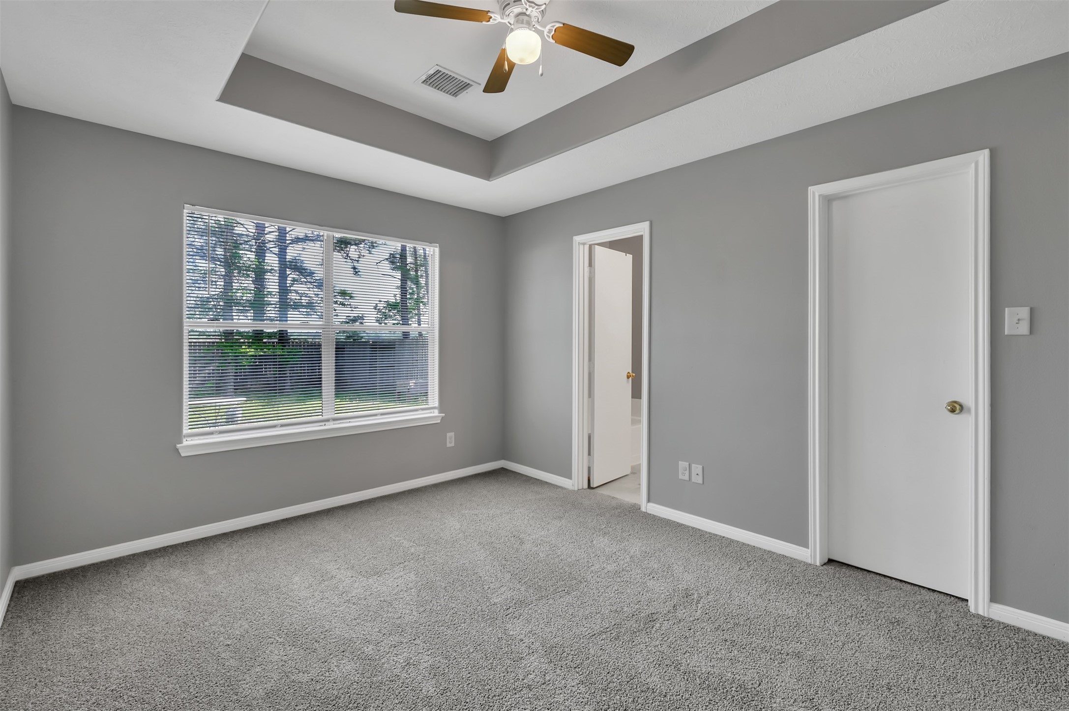 16245 Sun View Lane Conroe, TX 77302 - Photo 8 of 19 a view of an empty room with a window