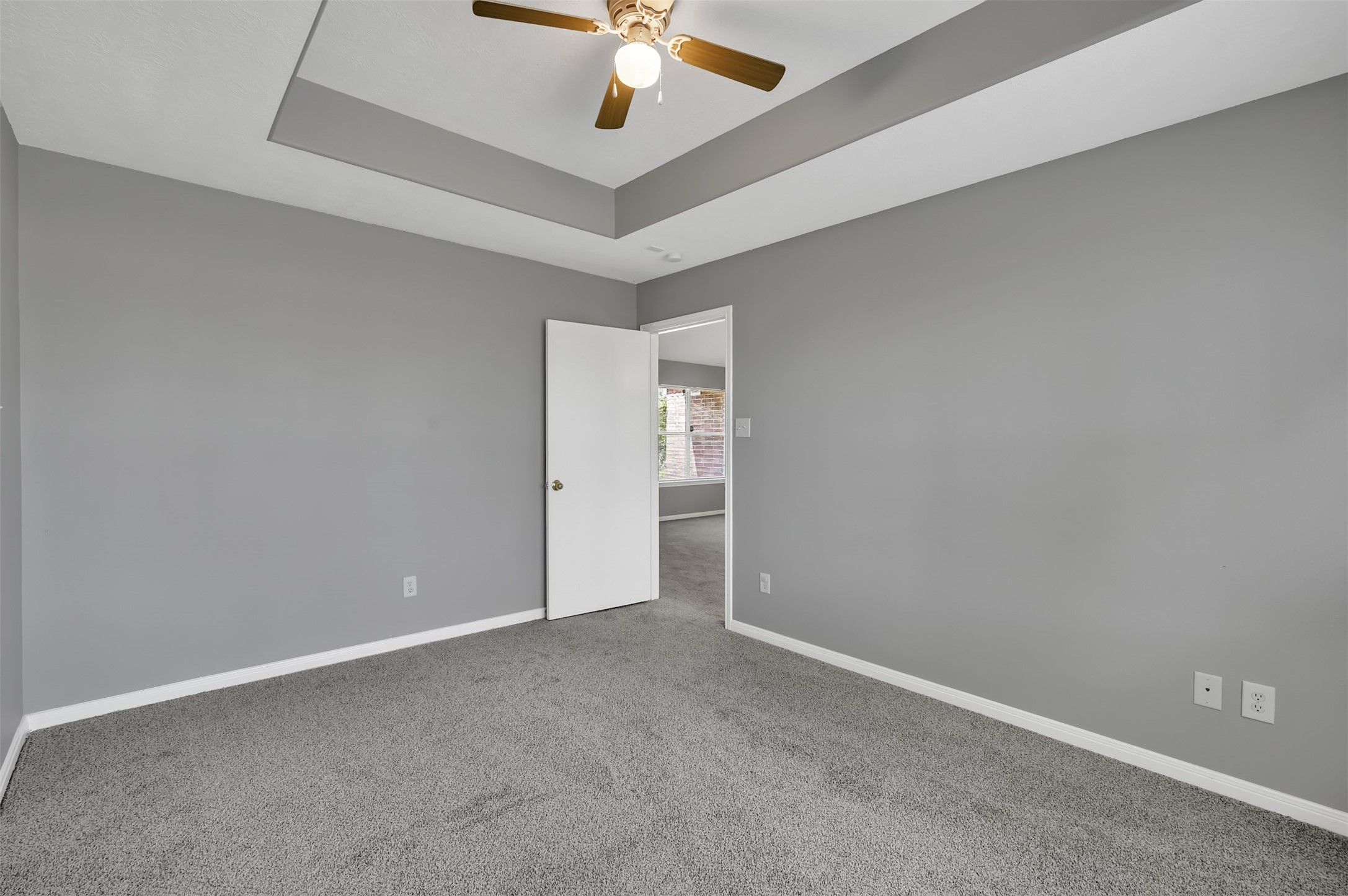 16245 Sun View Lane Conroe, TX 77302 - Photo 9 of 19 an empty room with a ceiling fan and a ceiling fan