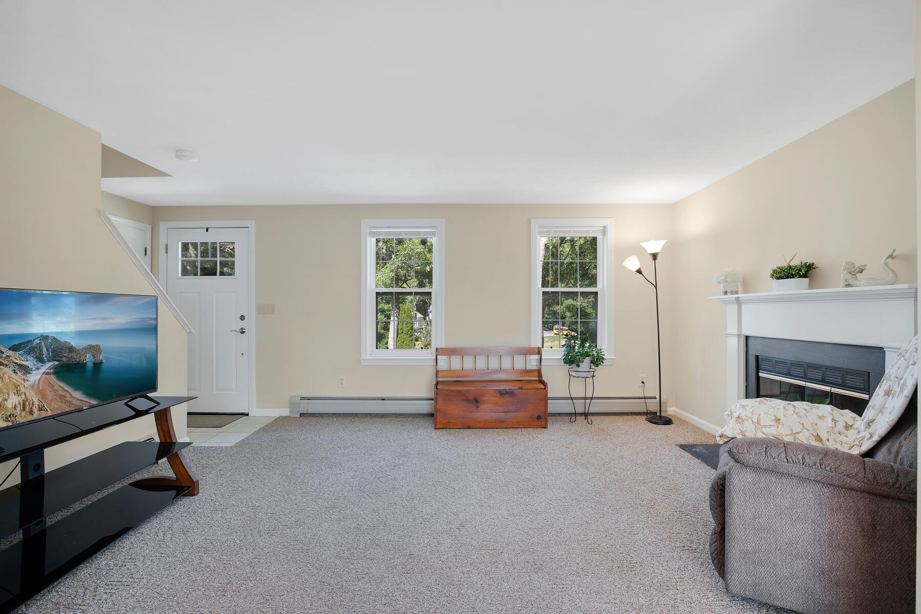 29 Carleton Drive Mashpee, MA 02649 - Photo 9 of 32 9 Living Room