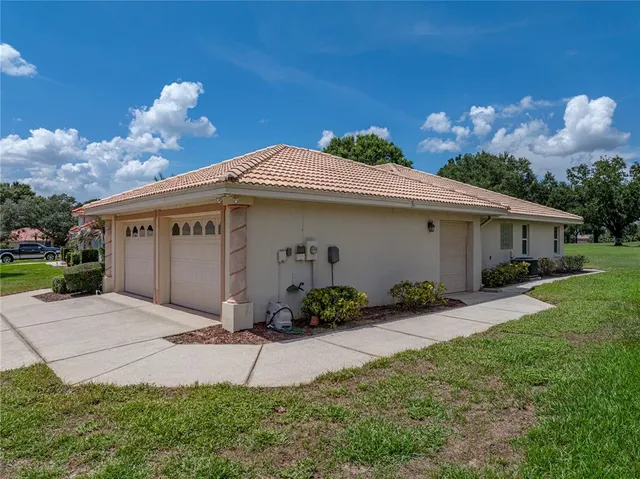 a view of a house with backyard and garden