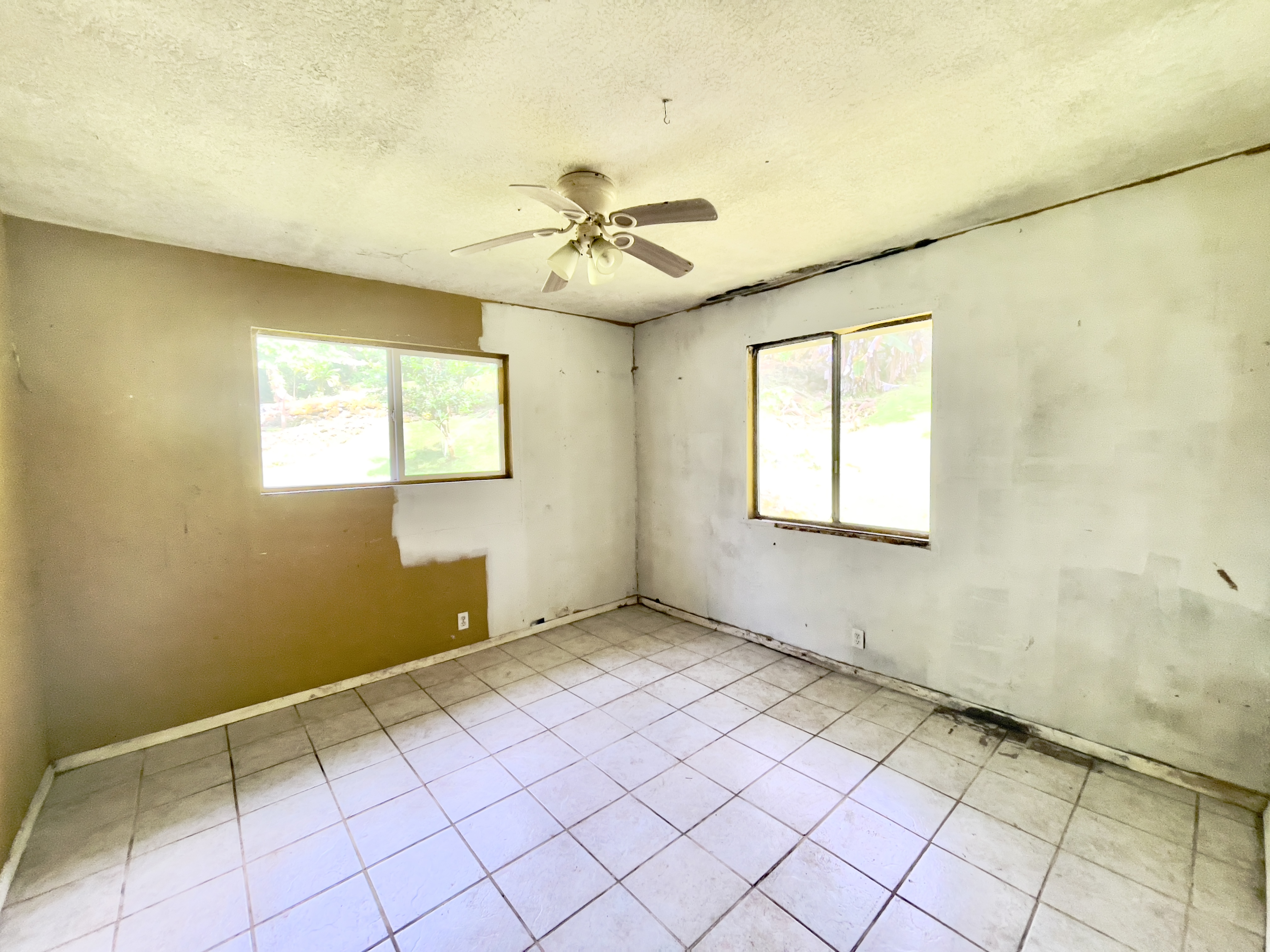 83-5586 Hawaiʻi Belt Road Captain Cook, HI 96704 - Photo 13 of 23 a view of an empty room with a window