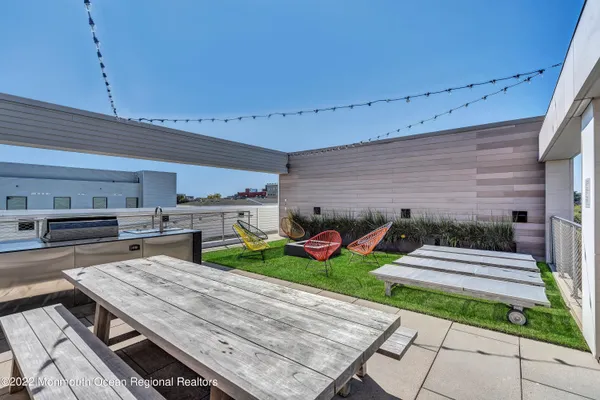 a view of building with yard