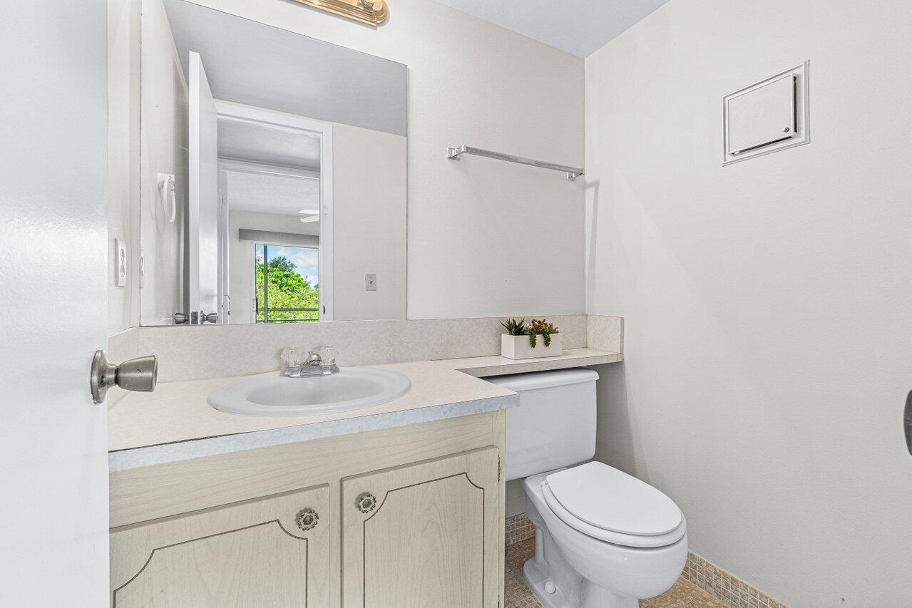 112 Suffolk C Boca Raton, FL 33434 - Photo 11 of 15 015-112SuffolkC-BocaRaton-FL-33434-SMALL