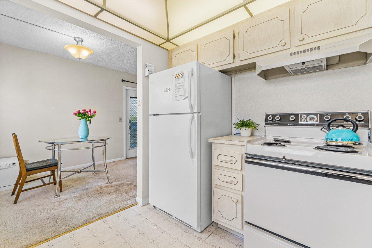 112 Suffolk C Boca Raton, FL 33434 - Photo 4 of 15 010-112SuffolkC-BocaRaton-FL-33434-SMALL
