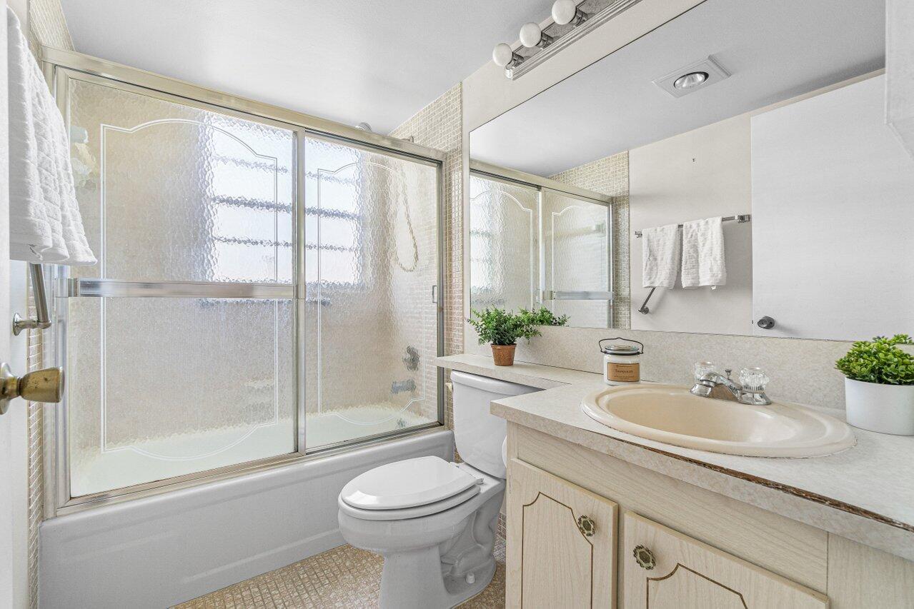 112 Suffolk C Boca Raton, FL 33434 - Photo 9 of 15 011-112SuffolkC-BocaRaton-FL-33434-SMALL
