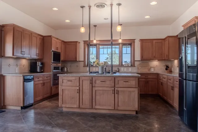 $820,000 | 9724 South Darknell Road, Valleyford, WA 99036