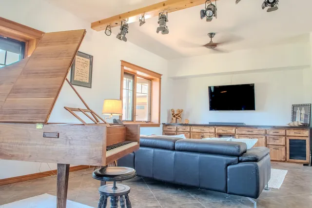 $820,000 | 9724 South Darknell Road, Valleyford, WA 99036