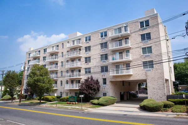 $285,000 | 446 Passaic Street, Unit E, Hackensack, NJ 07601