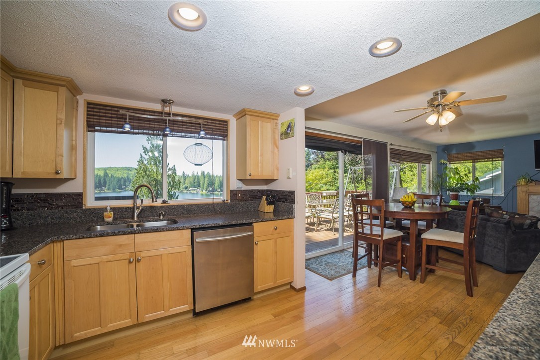 2212 South Lake Roesiger Road Snohomish, WA 98290 - Photo 6 of 24