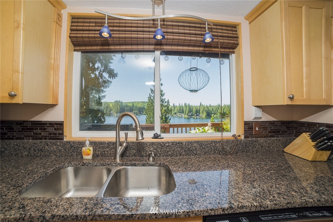 2212 South Lake Roesiger Road Snohomish, WA 98290 - Photo 9 of 24