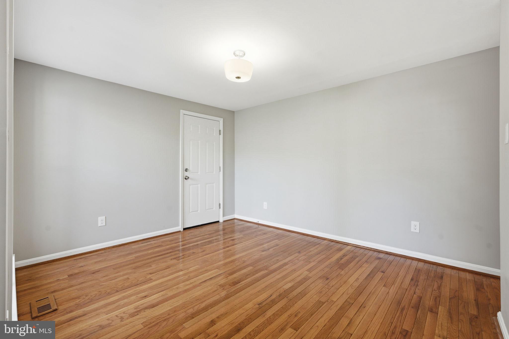 11719 Arbor Glen Way Reston, VA 20194 - Photo 13 of 25